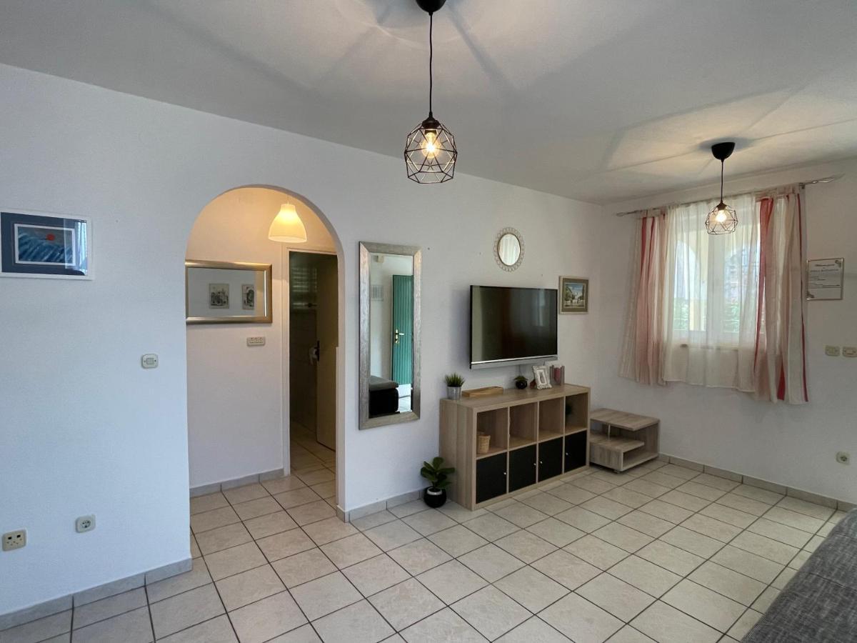 Apartments Antonija Punta Skala Next To Falkensteiner Resort Petrcane Luaran gambar
