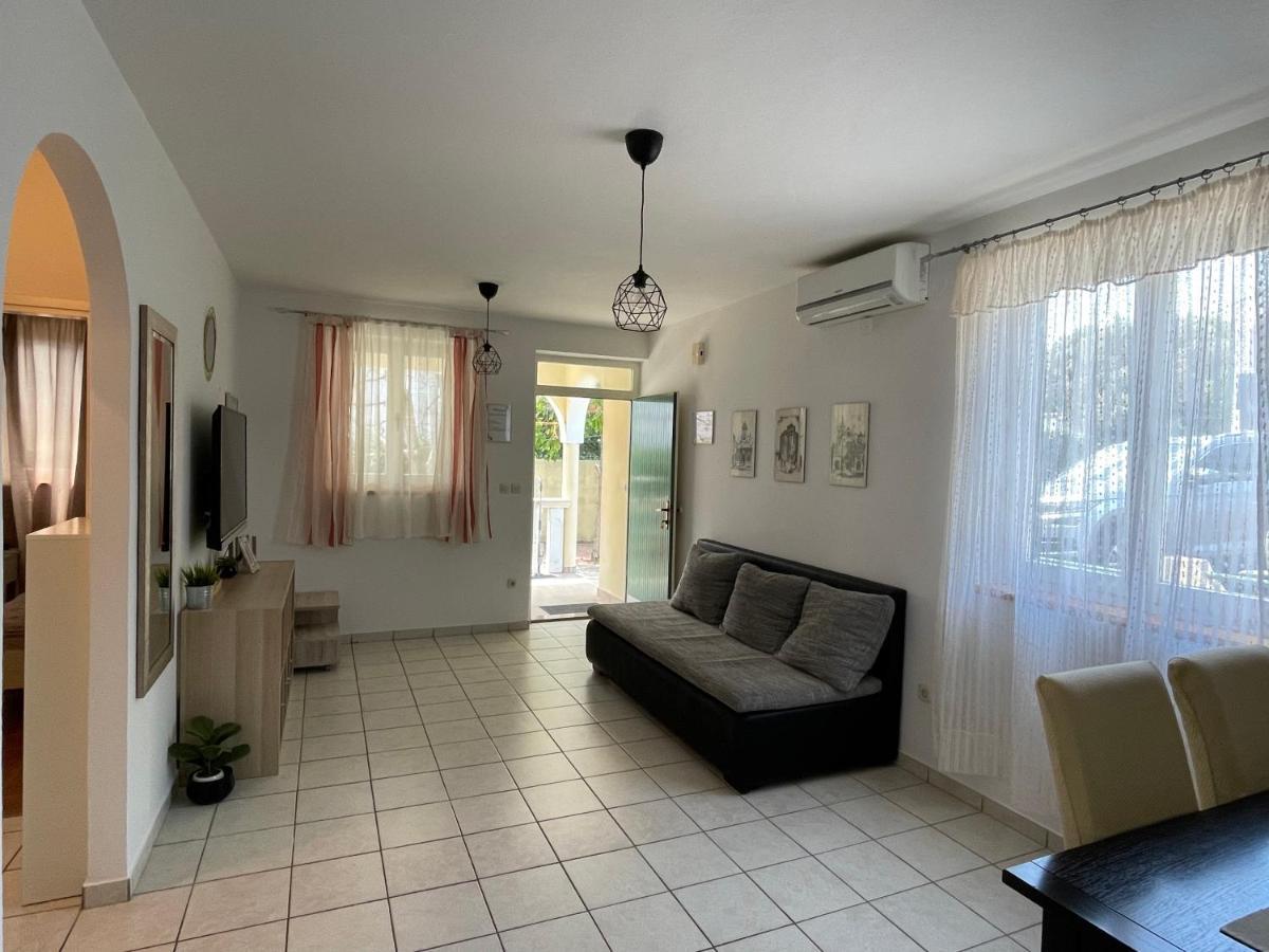 Apartments Antonija Punta Skala Next To Falkensteiner Resort Petrcane Luaran gambar
