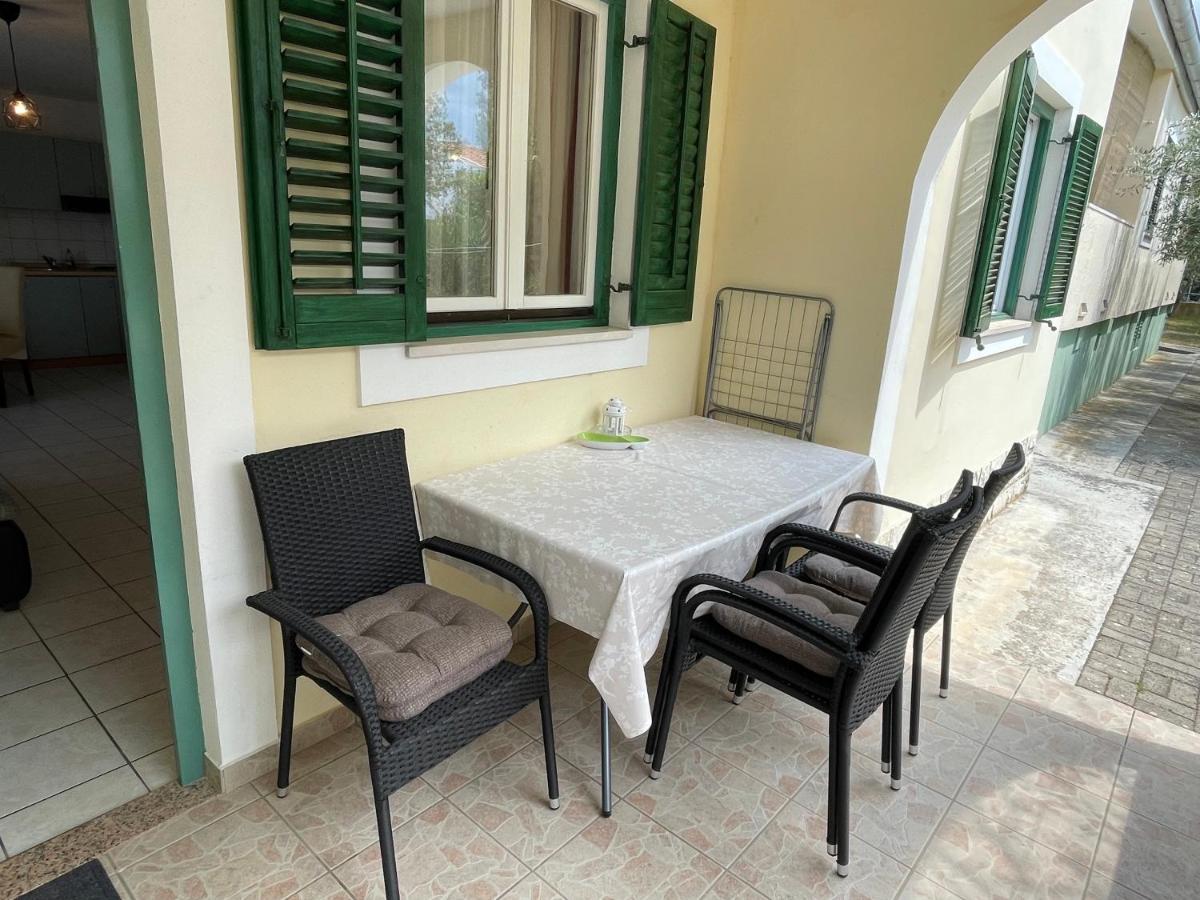 Apartments Antonija Punta Skala Next To Falkensteiner Resort Petrcane Luaran gambar