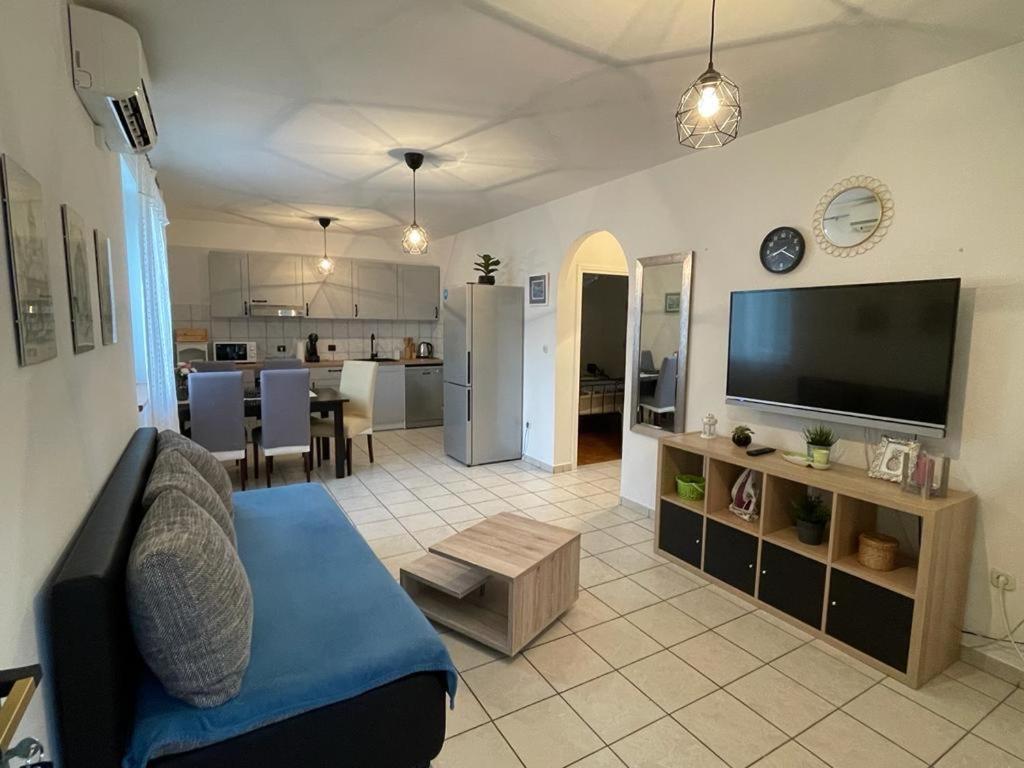 Apartments Antonija Punta Skala Next To Falkensteiner Resort Petrcane Luaran gambar
