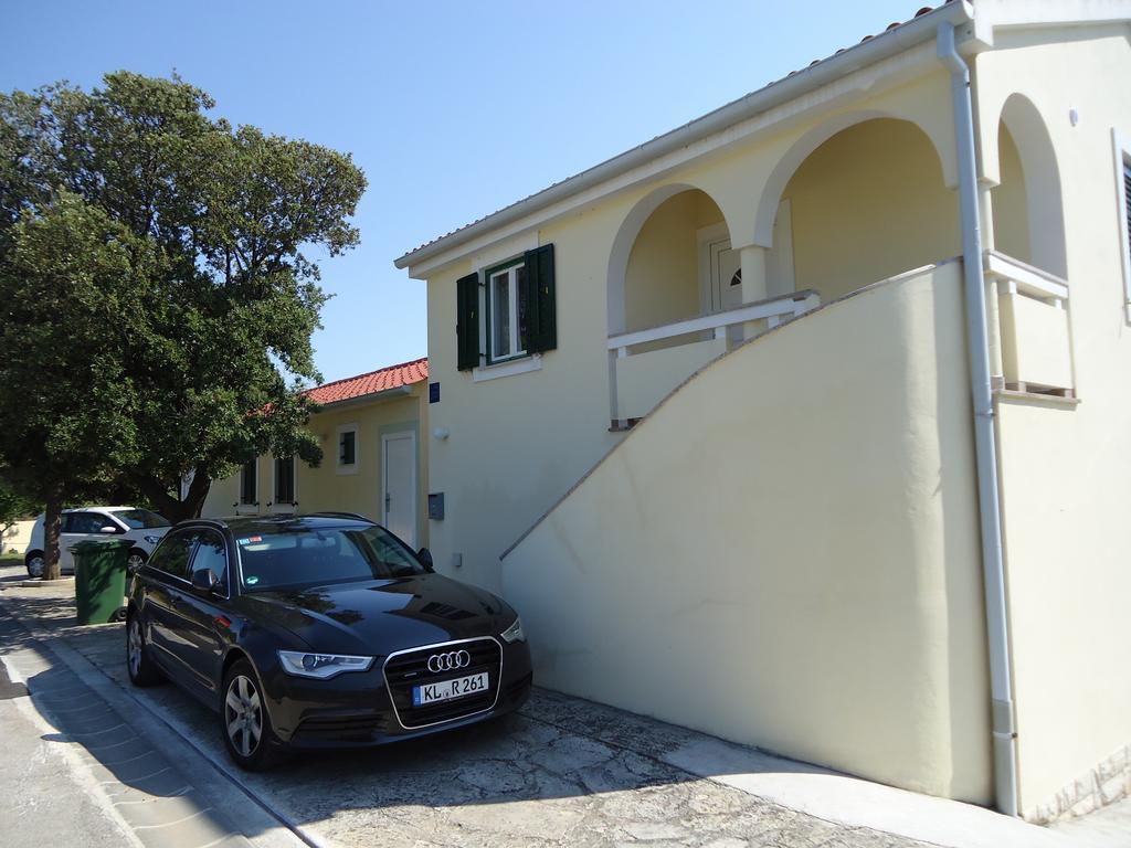 Apartments Antonija Punta Skala Next To Falkensteiner Resort Petrcane Bilik gambar