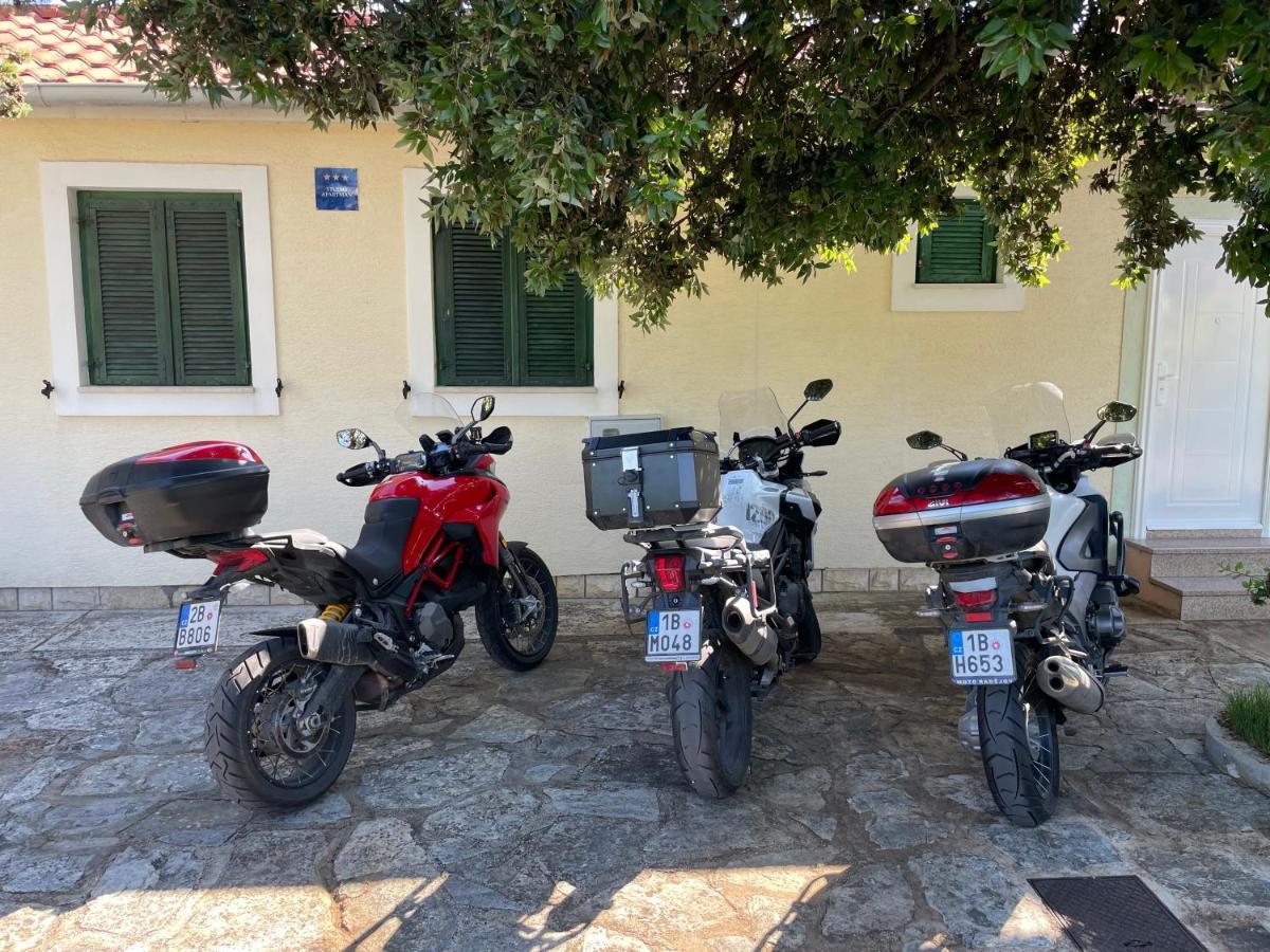 Apartments Antonija Punta Skala Next To Falkensteiner Resort Petrcane Luaran gambar