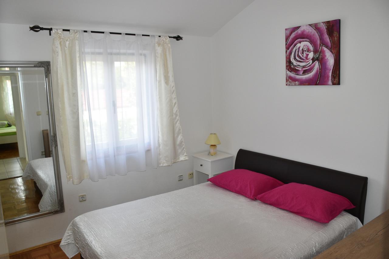 Apartments Antonija Punta Skala Next To Falkensteiner Resort Petrcane Luaran gambar