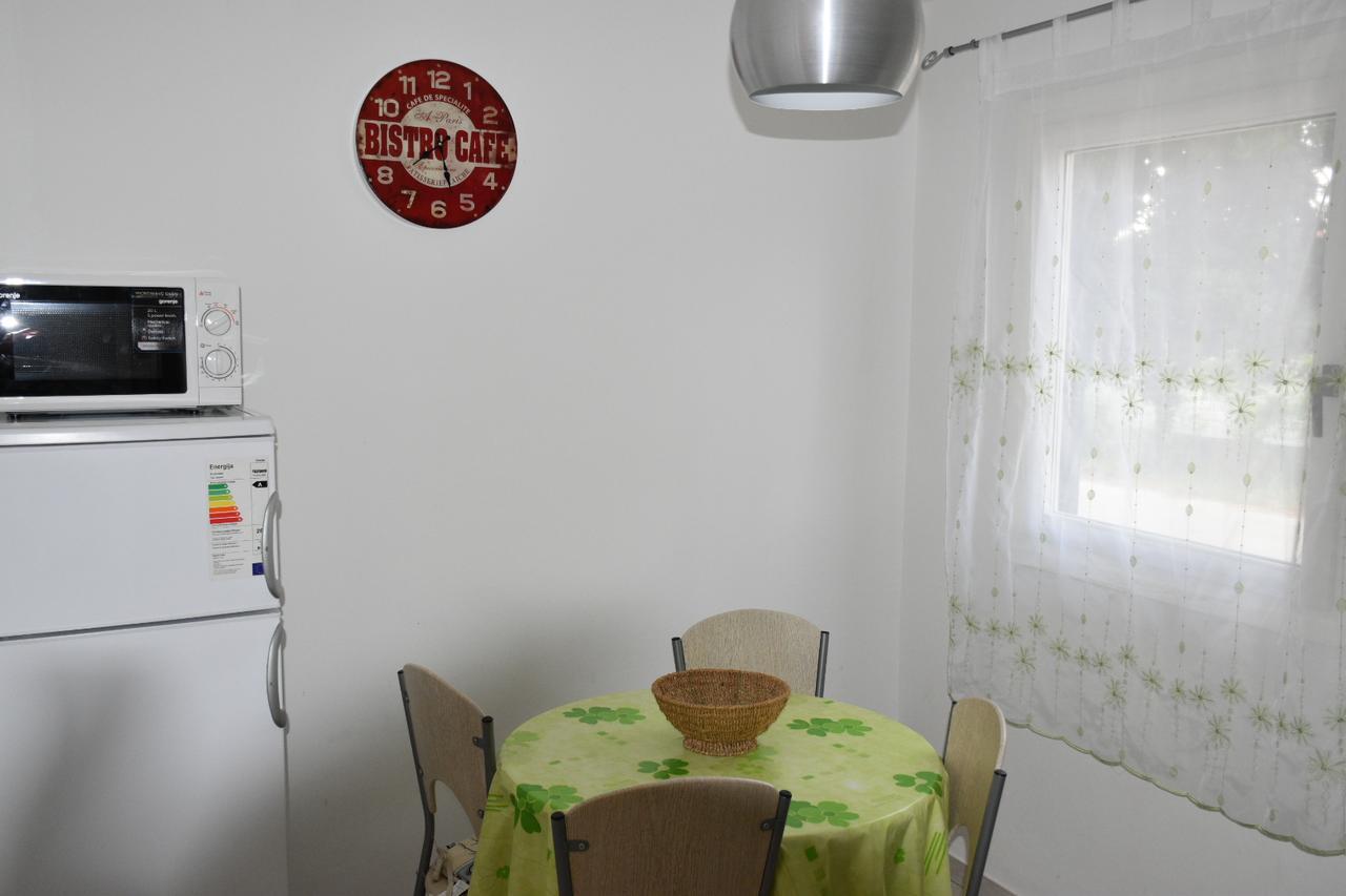 Apartments Antonija Punta Skala Next To Falkensteiner Resort Petrcane Luaran gambar